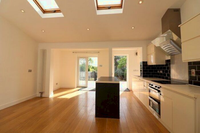 3 Bedroom Property To Rent In Wingletye Lane, Hornchurch, RM11