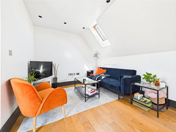 1 Bedroom Flat To Rent In High Street, Hampton, TW12