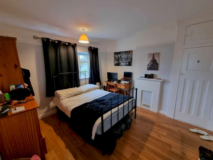 4 Bedroom Semi-Detached House To Rent In Cherry Tree Avenue, Guildford, GU2