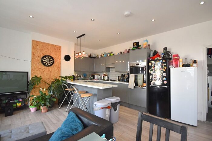 4 Bedroom Flat To Rent In Louisville Road, London, SW17