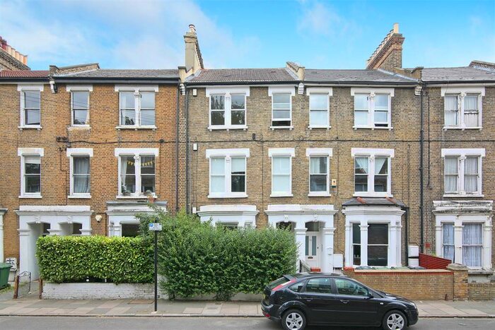 2 Bedroom Flat To Rent In Paulet Road, Camberwell, London, SE5