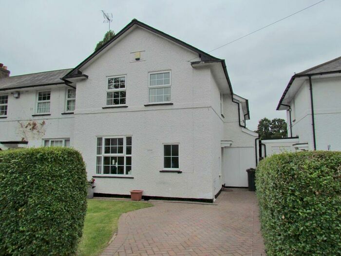 3 Bedroom Semi-Detached House To Rent In Witherford Way, Selly Oak, B29