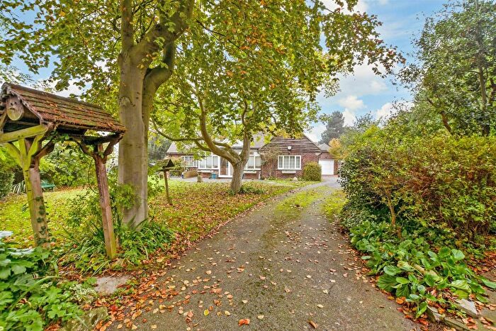 4 Bedroom Chalet For Sale In Vicarage Street, St. Peters, Broadstairs, Kent, CT10