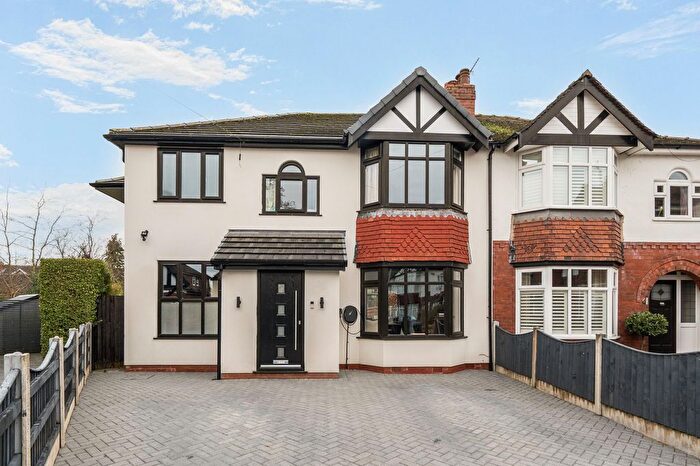 4 Bedroom Semi Detached House For Sale In Maveen Grove, Stockport, SK2