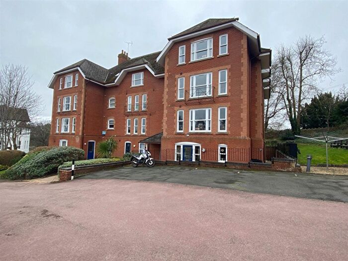 2 Bedroom Flat For Sale In Worcester Road, Malvern, WR14