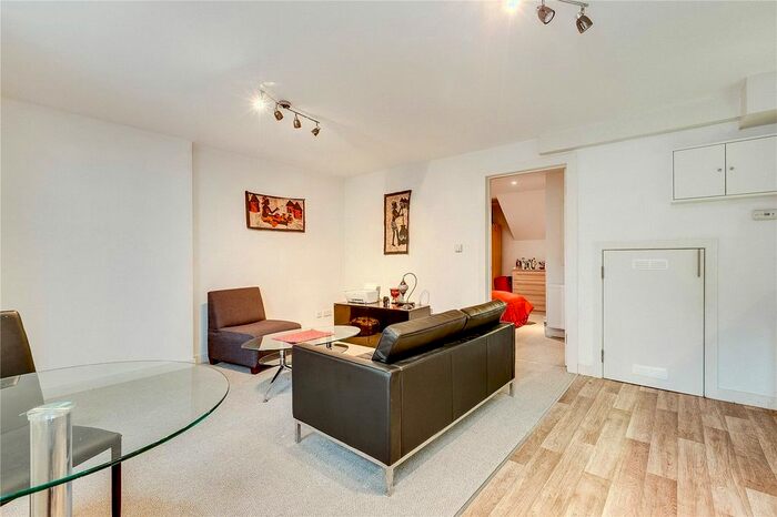 1 Bedroom Flat To Rent In Battersea Bridge Road, Battersea Park, SW11