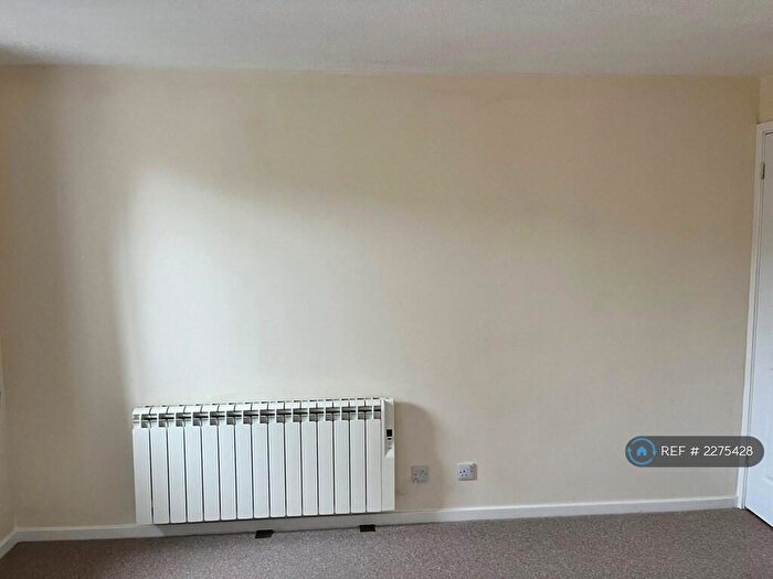 1 Bedroom Flat To Rent In Pettingrew Close, Walnut Tree, Milton Keynes, MK7