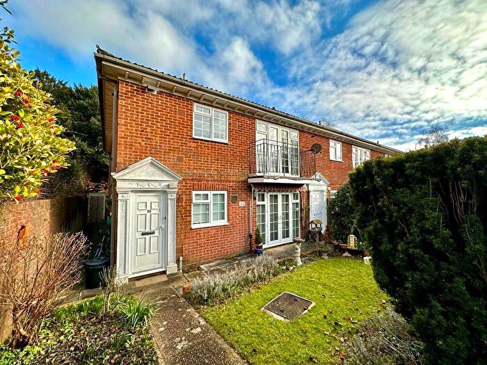 2 Bedroom Maisonette To Rent In Dawn Gardens, Sleepers Hill, Winchester, SO22