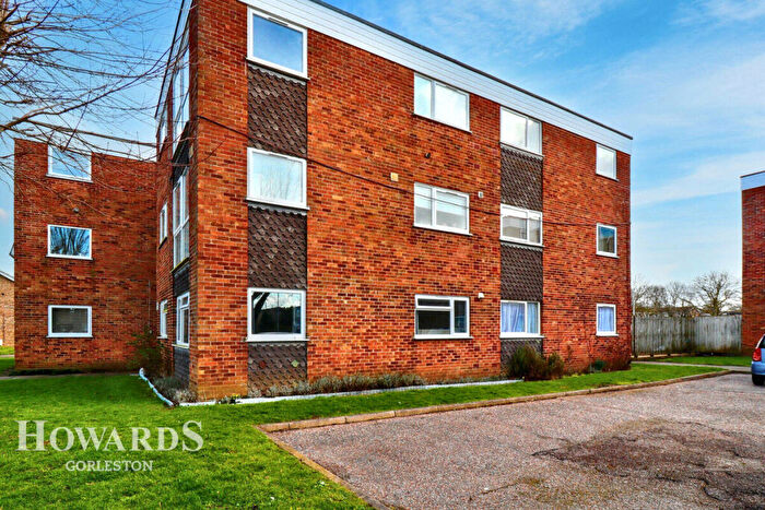 1 Bedroom Flat For Sale In Kalmia Green, Gorleston, NR31