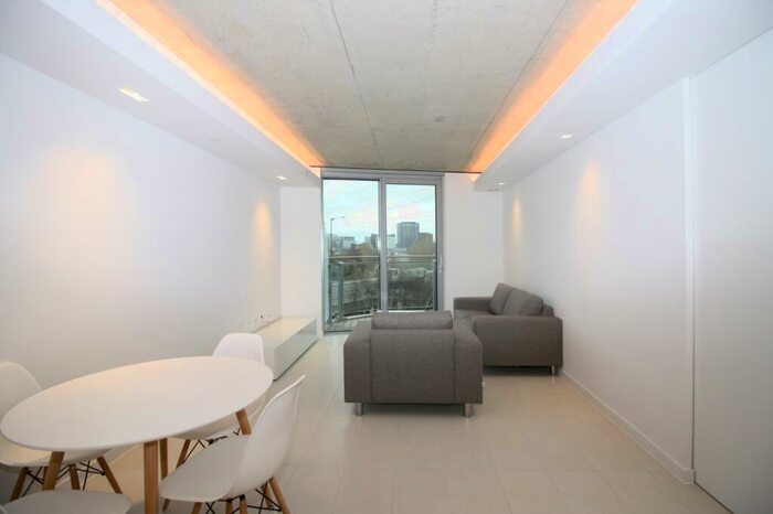 1 Bedroom Apartment To Rent In Hoola, West Tower, Royal Docks, E16