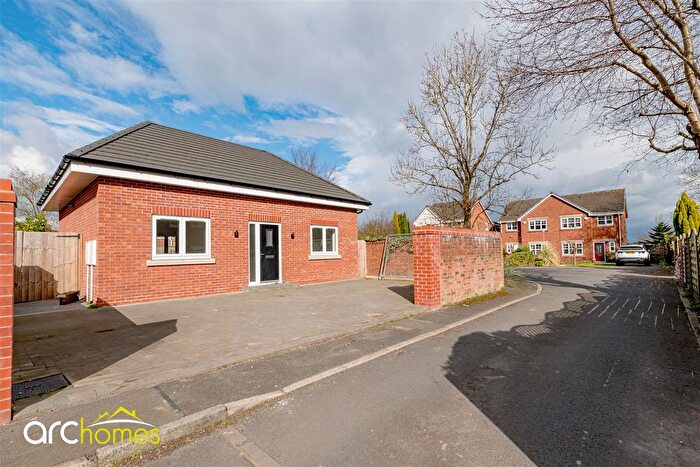 4 Bedroom Detached Bungalow To Rent In Slackey Fold, Hindley Green, Wigan, WN2