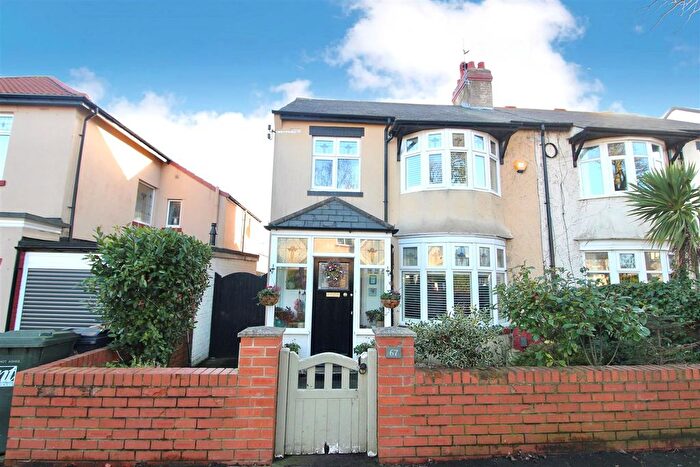 3 Bedroom Semi Detached House For Sale In Hillcrest, Whitley Bay, NE25