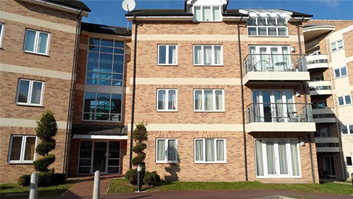 2 Bedroom Apartment For Sale In Branagh Court, Reading, RG30