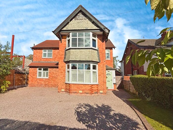 4 Bedroom Detached House For Sale In Woodford Road, Woodford, SK7