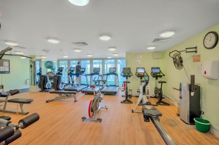 2 Bedroom Flat To Rent In St Davids Square, Isle Of Dogs, London, E14