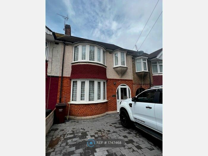 3 Bedroom Terraced House To Rent In City Way, Rochester, ME1