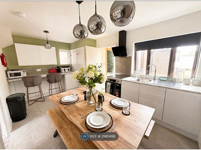 4 Bedroom Semi-Detached House To Rent In Ravens Lane, Ipswich, IP8