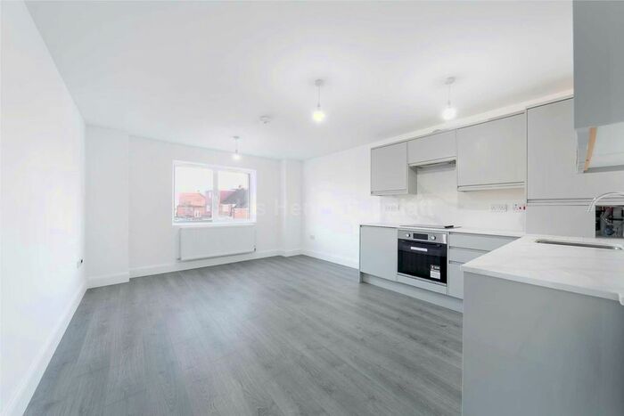 1 Bedroom Flat To Rent In St Albans Road, Watford, WD25