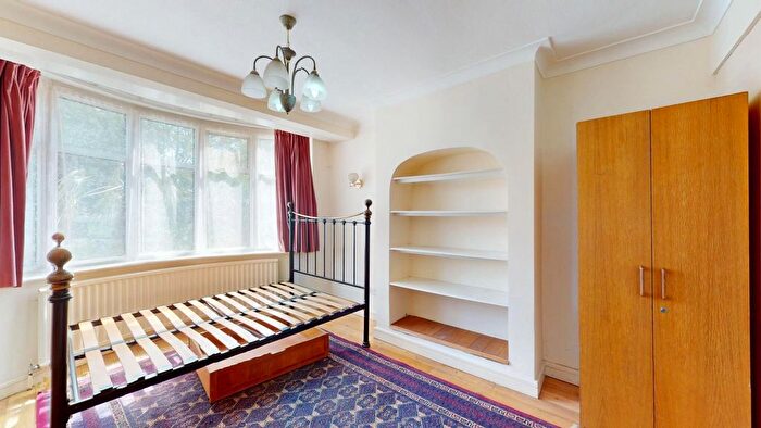 5 Bedroom Semi-Detached House To Rent In Conway Crescent, Greenford, UB6