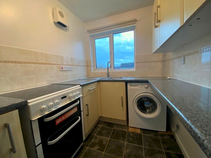 Studio To Rent In Garron Close, Aylesbury, HP21