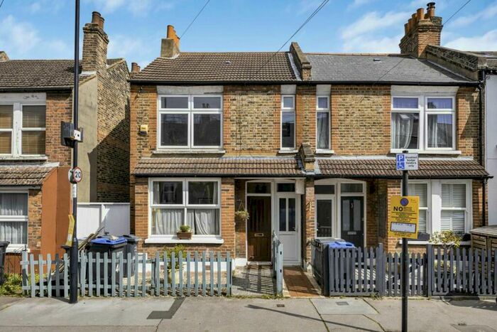 2 Bedroom Maisonette To Rent In Queen Mary Road, Norwood, SE19