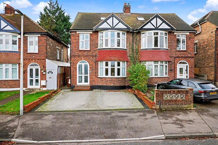 5 Bedroom Semi Detached House For Sale In Cecil Avenue, Gillingham, ME8