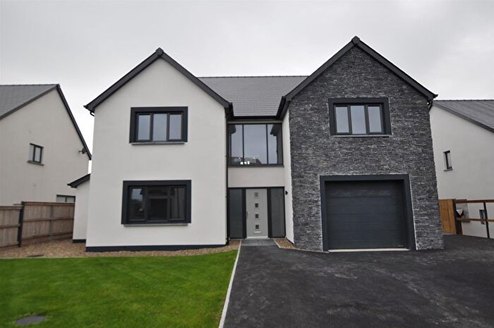 5 Bedroom Property For Sale In Llys Llewelyn, Peniel, Carmarthen, SA32