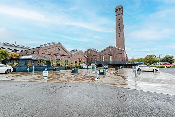1 Bedroom Flat For Sale In Hood Road, Barry, CF62