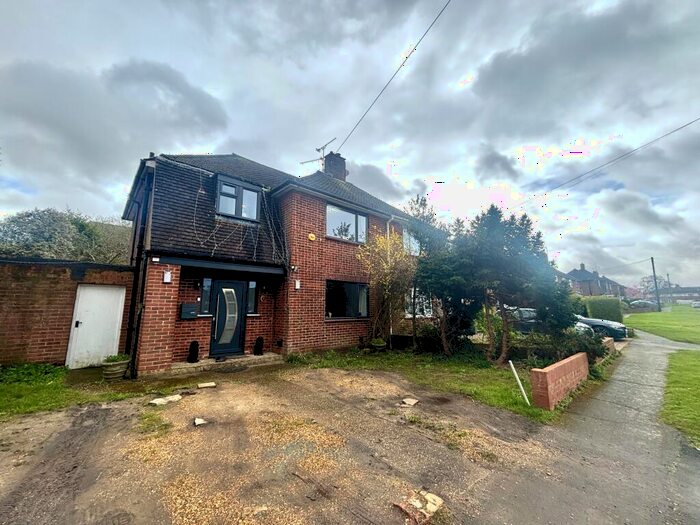 3 Bedroom House To Rent In Attfield Close, Ash, GU12