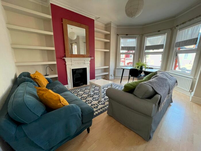 2 Bedroom Flat To Rent In Linacre Road, Willesden Green, London, NW2