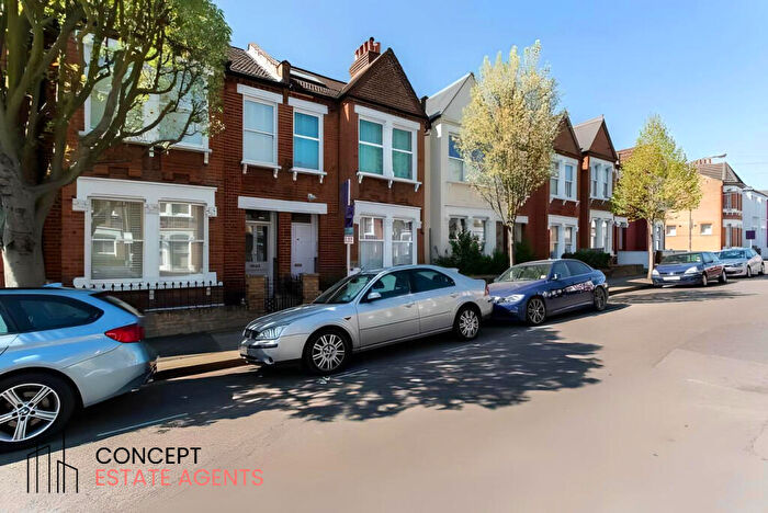 1 Bedroom Apartment To Rent In Cathles Road, Balham, SW12