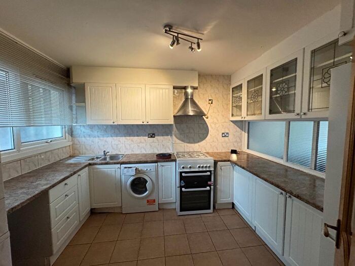 3 Bedroom Maisonette To Rent In Ewhurst Court, Mitcham, CR4