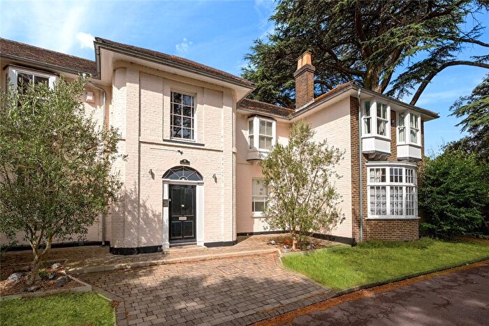 2 Bedroom Flat For Sale In Oak Lodge Drive, West Wickham, BR4