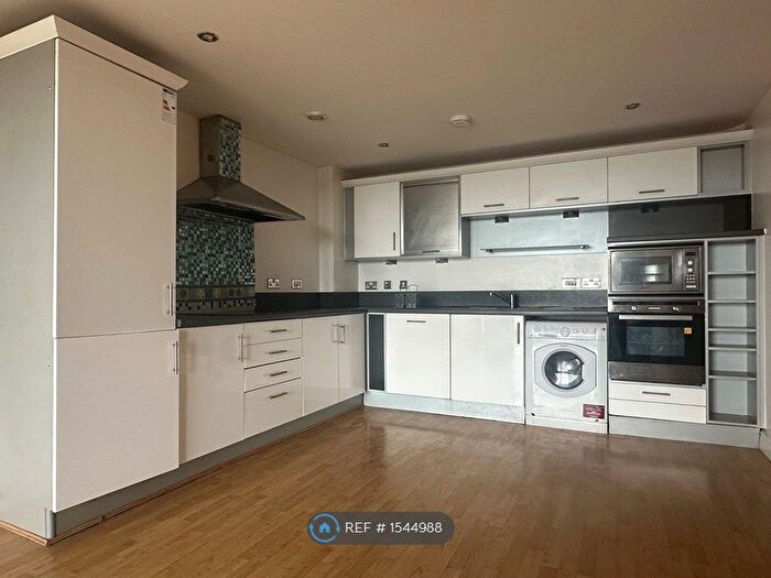2 Bedroom Flat To Rent In Kingsway, London, N12