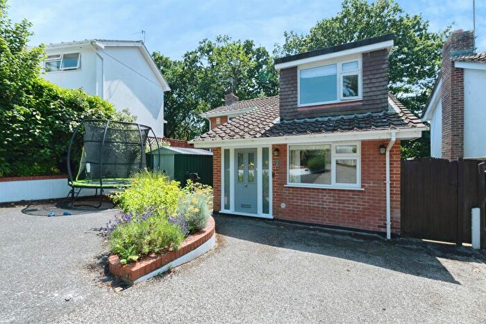 4 Bedroom Detached House For Sale In Doveshill Gardens, Bournemouth, BH10