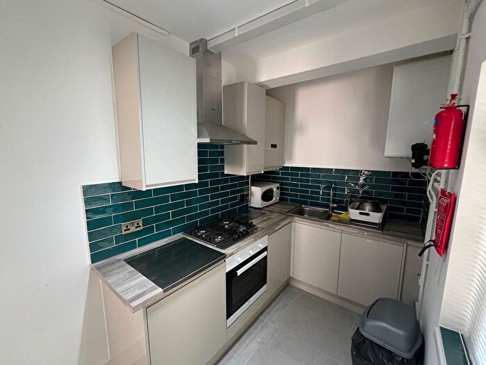 1 Bedroom Link Detached House To Rent In Selborne Gardens, London, NW4