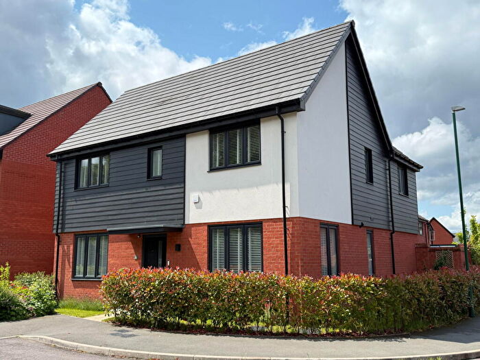 4 Bedroom Detached House For Sale In Spitfire Avenue, Solihull, B90