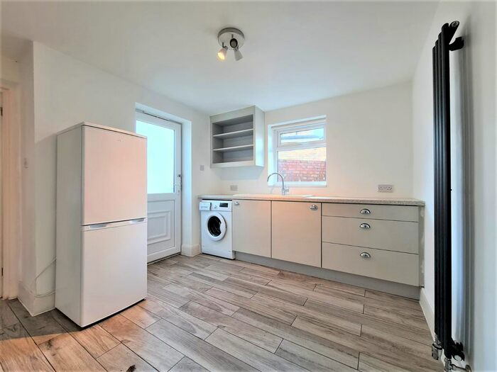 1 Bedroom Flat To Rent In Petersfield Road, Staines-Upon-Thames TW18