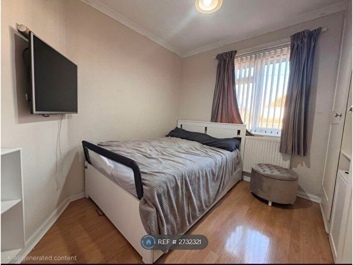 4 Bedroom Semi Detached House To Rent In Minet Drive, Hayes, UB3