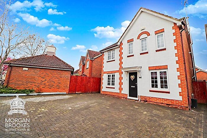 4 Bedroom Detached House For Sale In Tamarisk, Benfleet, SS7