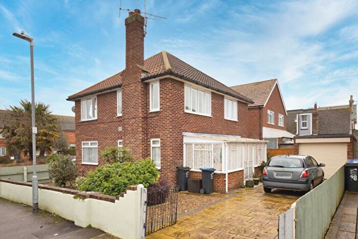 2 Bedroom Maisonette For Sale In Napleton Road, Ramsgate, Kent, CT11