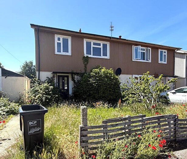 3 Bedroom Semi-Detached House For Sale In Slinn Road, Christchurch, BH23
