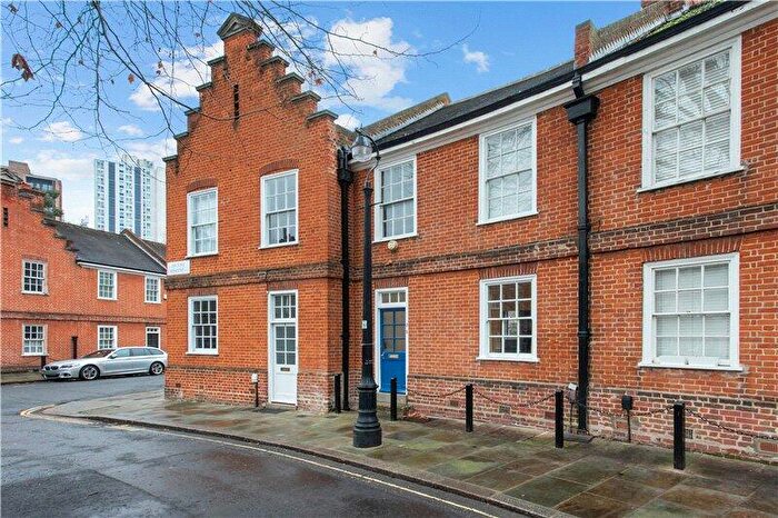 3 Bedroom End Of Terrace House For Sale In Denny Crescent, London, SE11