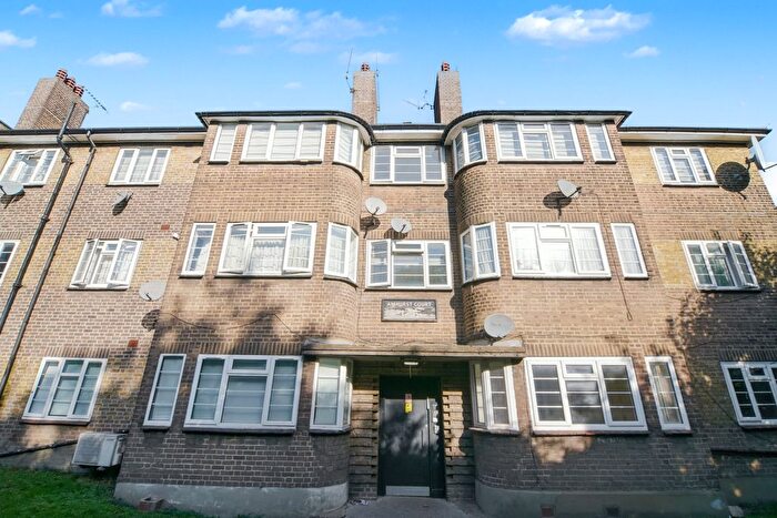 3 Bedroom Flat For Sale In Amhurst Park, London, N16