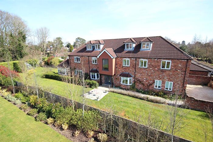 6 Bedroom Detached House For Sale In West Wold, Swanland, HU14