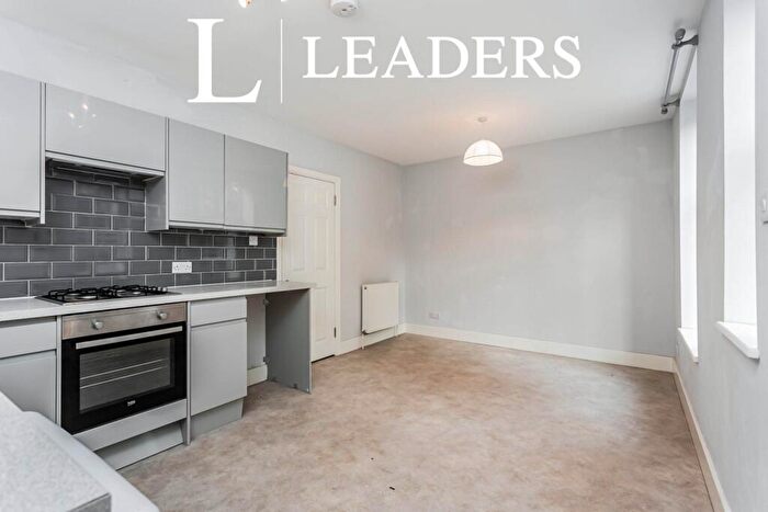 2 Bedroom Flat To Rent In The Broadway, Haywards Heath, RH16
