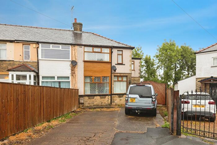 3 Bedroom End Of Terrace House For Sale In Raymond Drive, Bradford, BD5