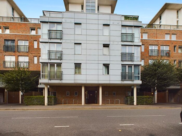 2 Bedroom Flat To Rent In Hamburg House, Cross Street, PO1