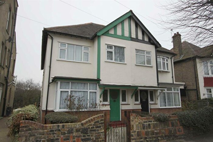 2 Bedroom Flat To Rent In Crowborough Road, Southend On Sea, SS2