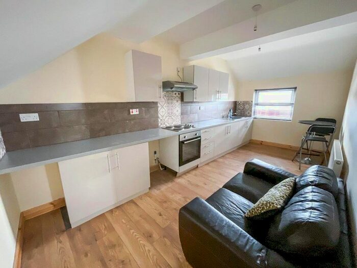 1 Bedroom Flat To Rent In High Street, Wordsley, Stourbridge, DY8